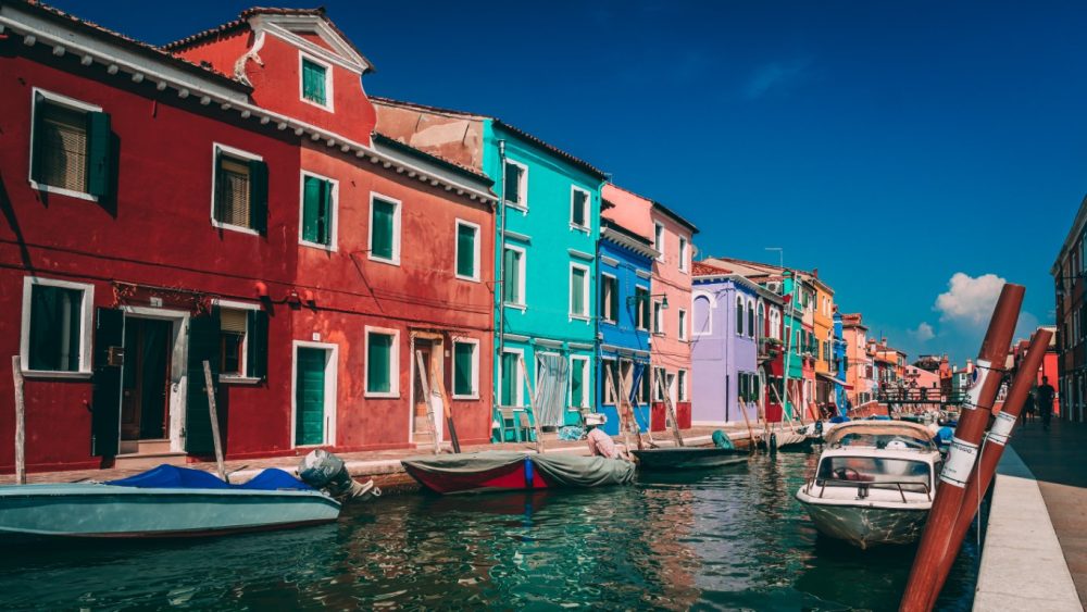 Italy Tours 6 Canals and historic waterfront buildings in Venice