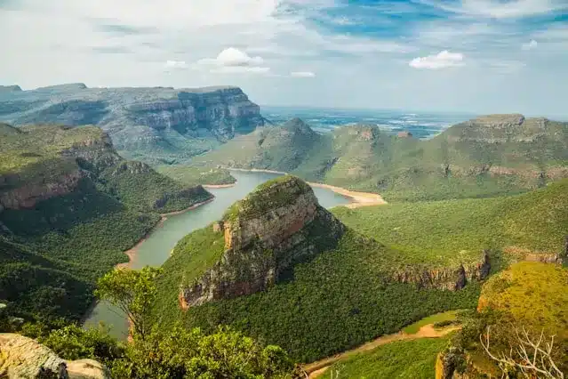 Green Mountains and Beautiful Lakes while Having Africa Tours