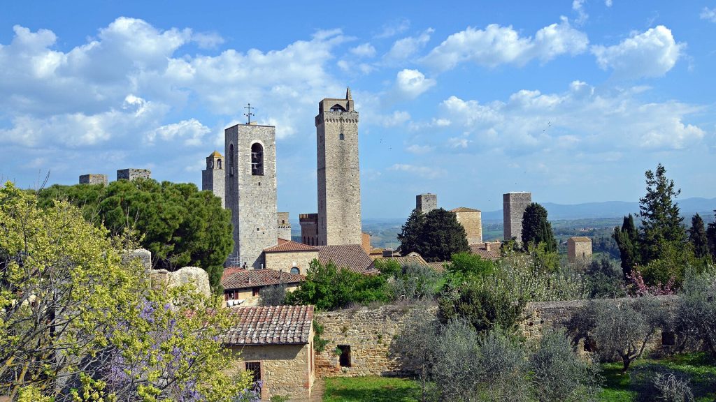 Italy 15-Day Luxury Private Tour 6 The medieval towers of San Gimignano in Tuscany