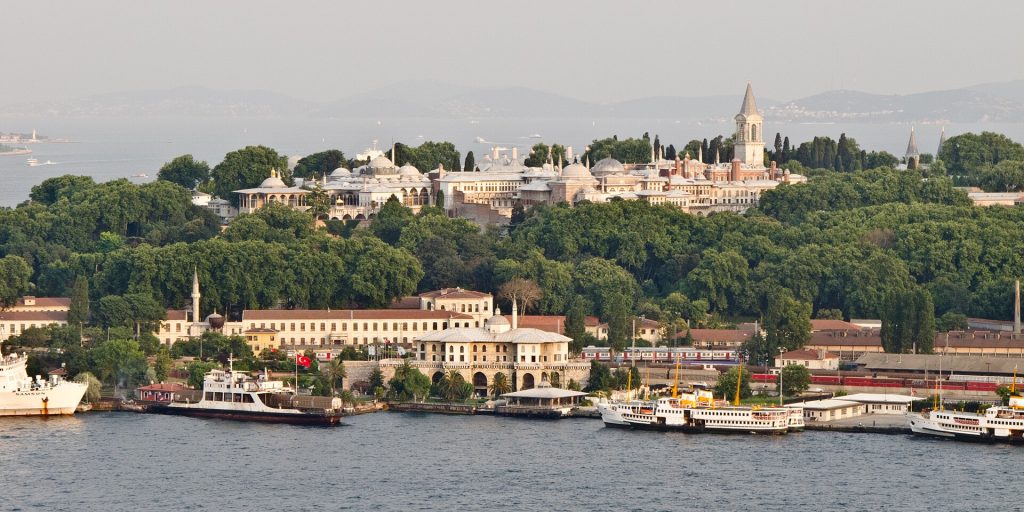 Turkey 10-Day Luxury Private Tour 17 Topkapi Palace seen from the Bosphorus in Istanbul